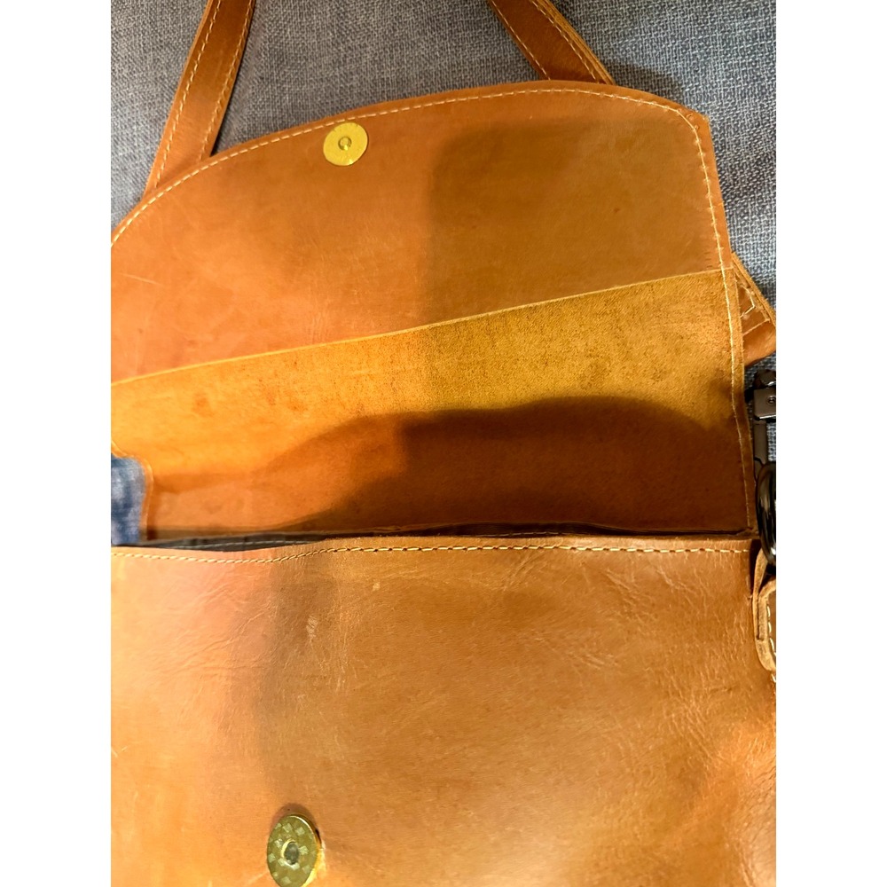 Leather shoulder bag with adjudtable strap - Picture 10 of 11
